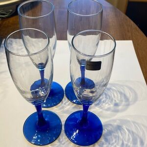 Luminarc USA set of 4 champagne flutes. NWT/NWOT   Cobalt blue stem